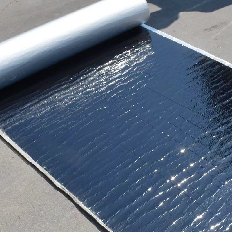 Rouleau de sous-couche asphaltique autoadhésive à feuille d’aluminium