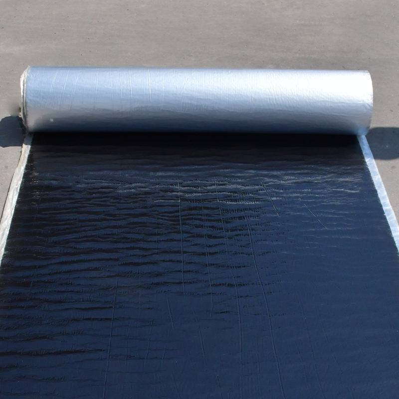 Détail d’installation de la sous-couche d’étanchéité asphaltique à feuille d’aluminium